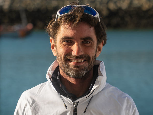 Arnaud - Moniteur de voile et Co-fondateur de L'Échappée Bleue